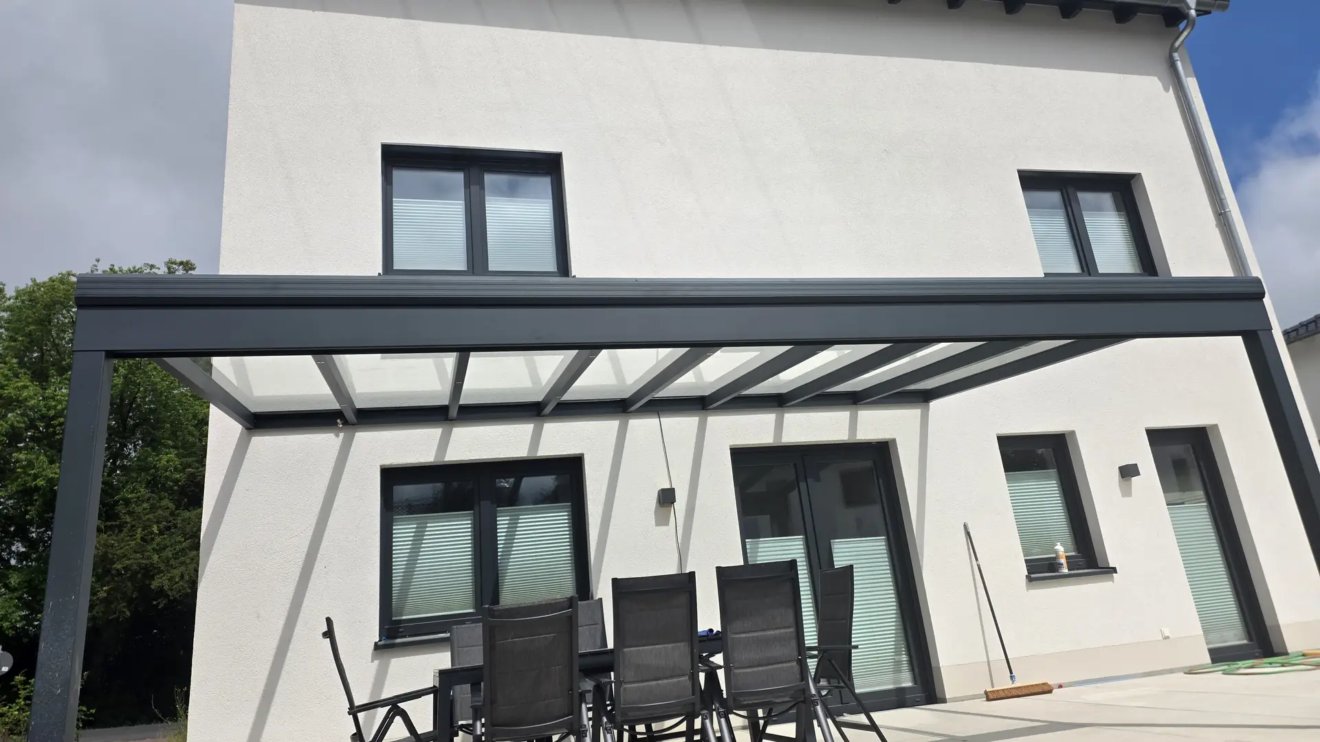 Terrassendach aus Alu am Wohnhaus